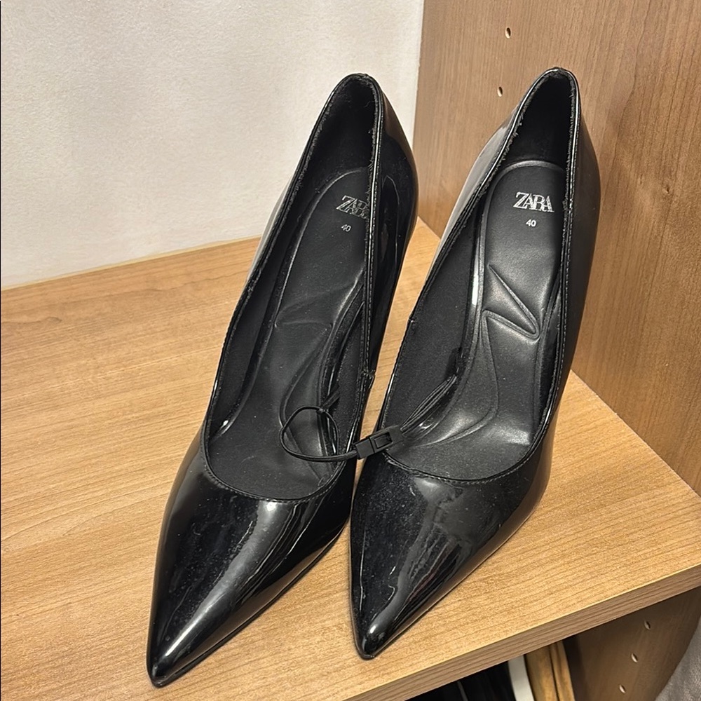 Zara Women's Black Heels Size 40